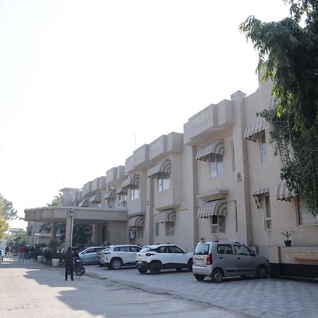 Club Platinum Resort Bahadurgarh Экстерьер фото