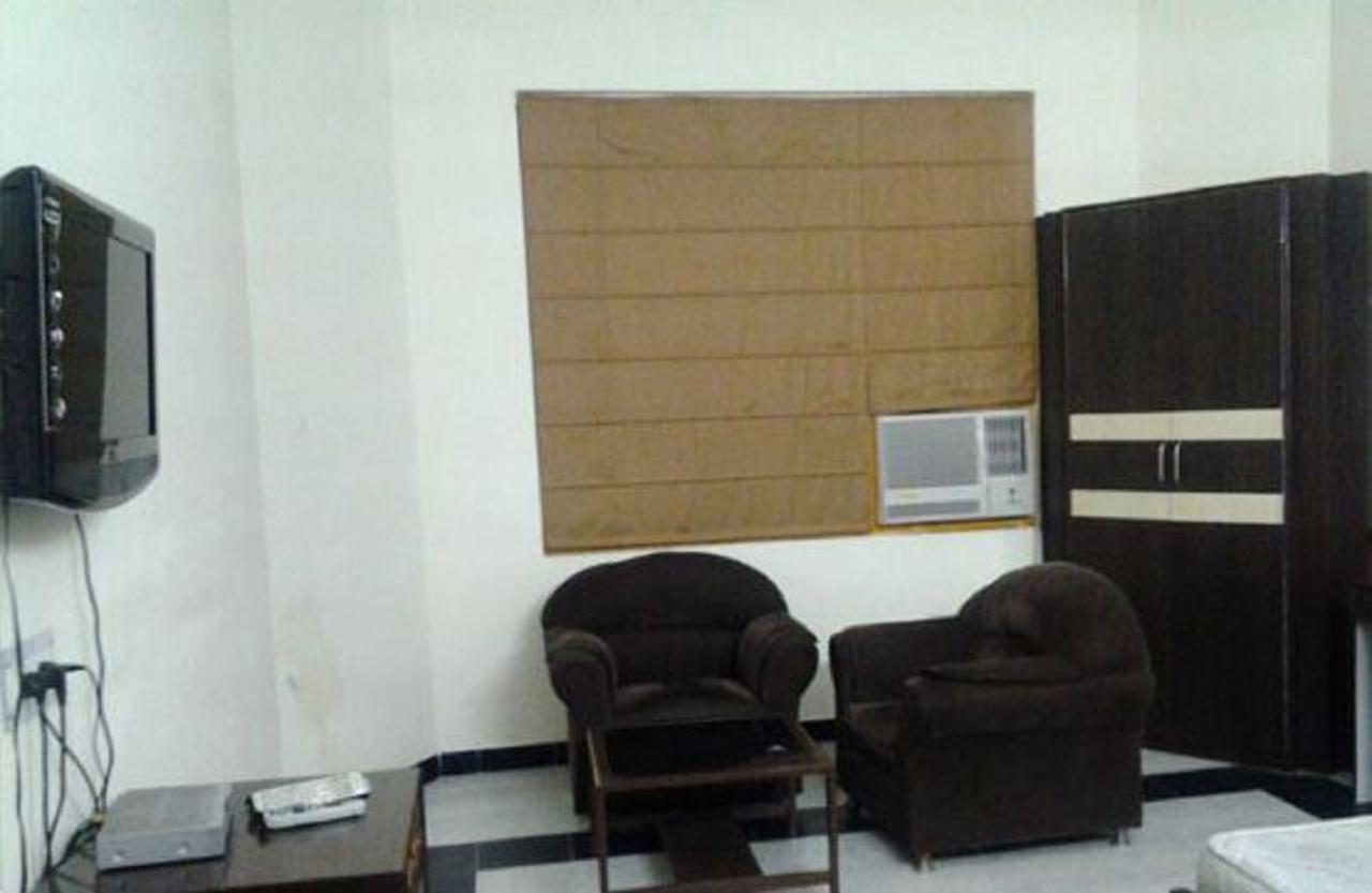 Club Platinum Resort Bahadurgarh Экстерьер фото