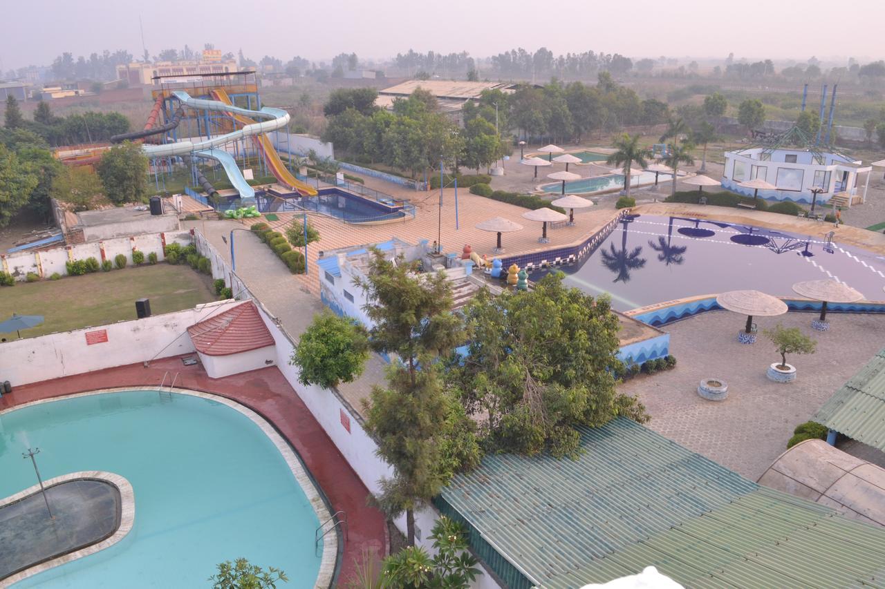 Club Platinum Resort Bahadurgarh Экстерьер фото