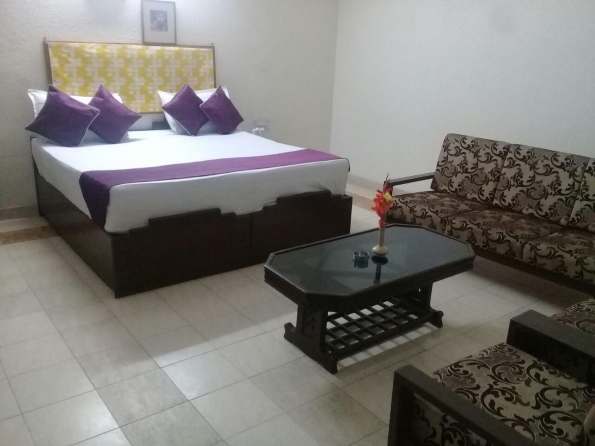 Club Platinum Resort Bahadurgarh Экстерьер фото