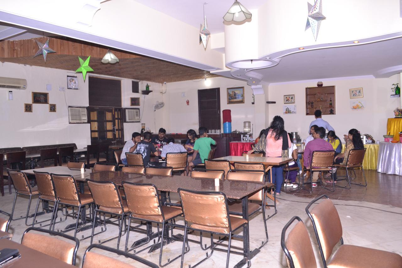 Club Platinum Resort Bahadurgarh Экстерьер фото
